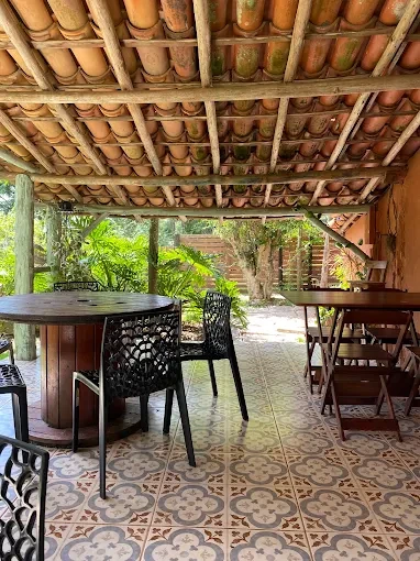 Varanda e deque com vista para o campo